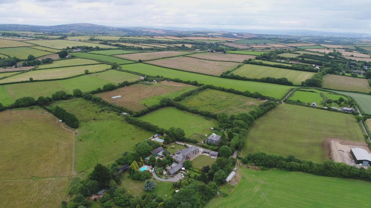 Tudor Lodge With Pool & Bbq Cabin Liskeard Luaran gambar