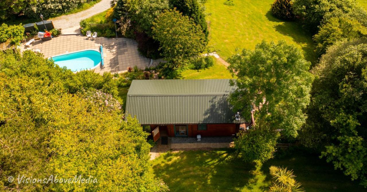 Tudor Lodge With Pool & Bbq Cabin Liskeard Luaran gambar